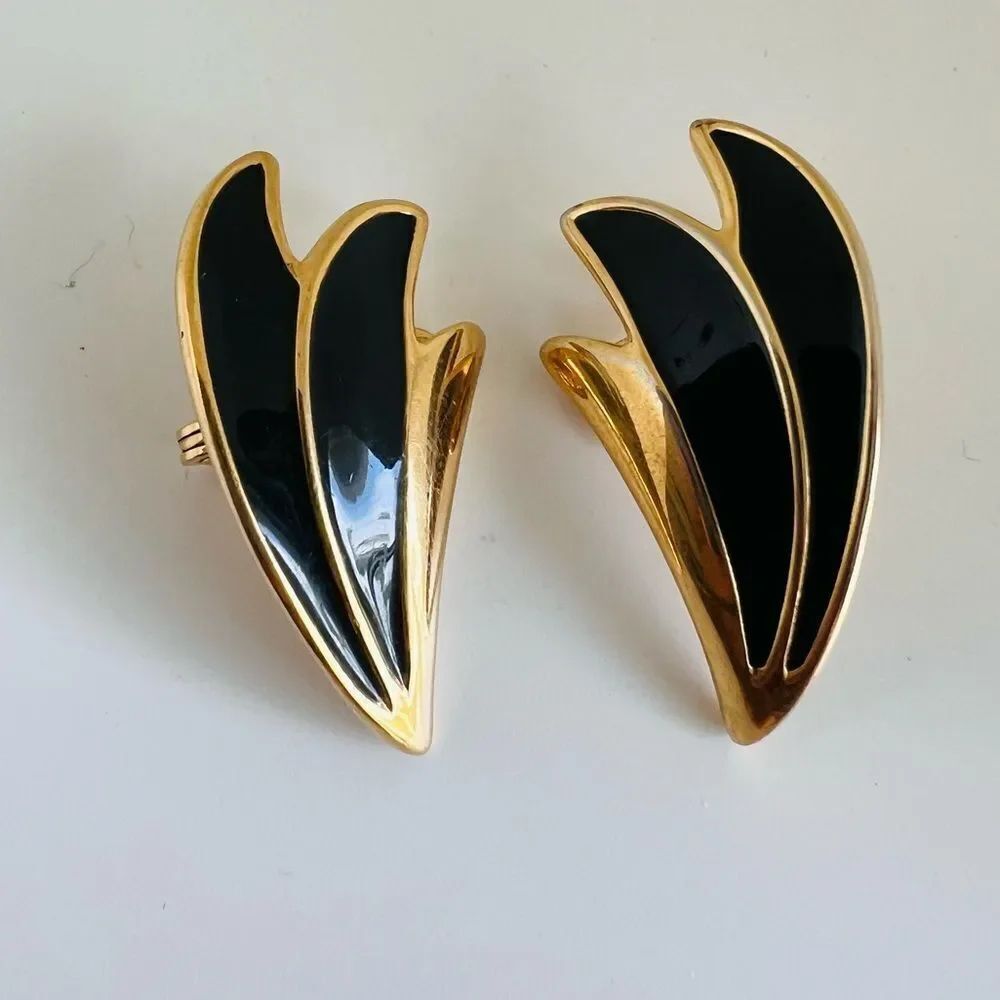 Monet Vintage Elegant Black and Gold Tone Clip On Earrings